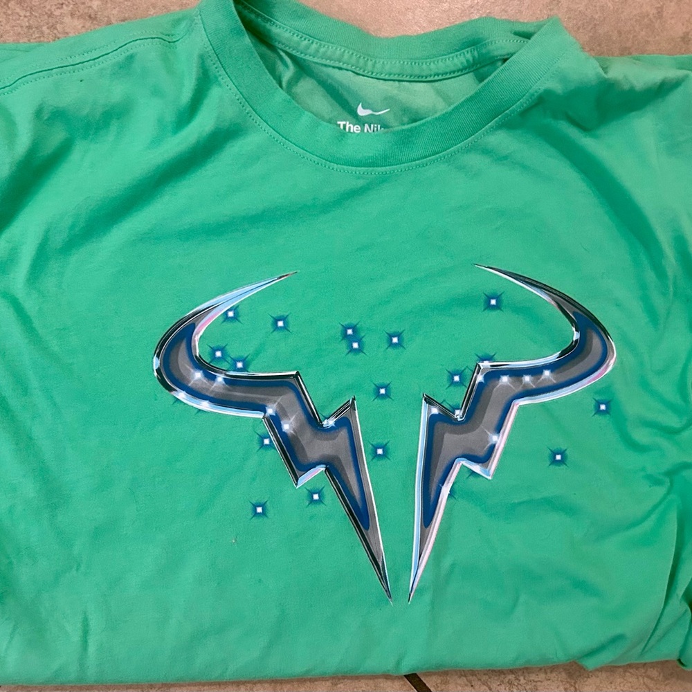 Men’s Nike Rafa Tennis T Shirt - size large - worn 2 times
